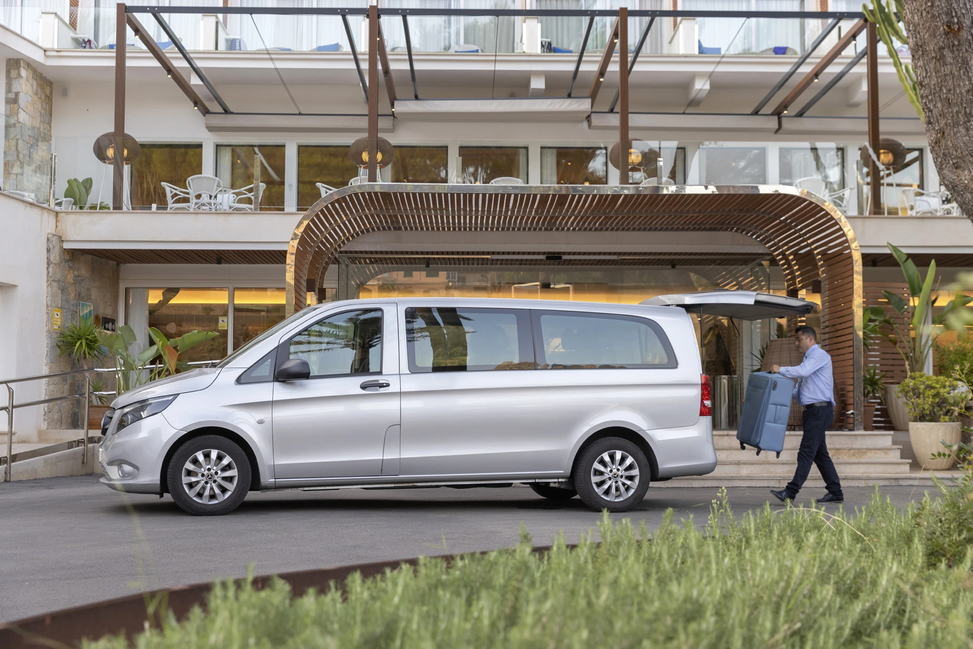 7H6A2064 van-service